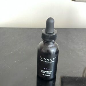 Black 8% Mandelic Acid Serum